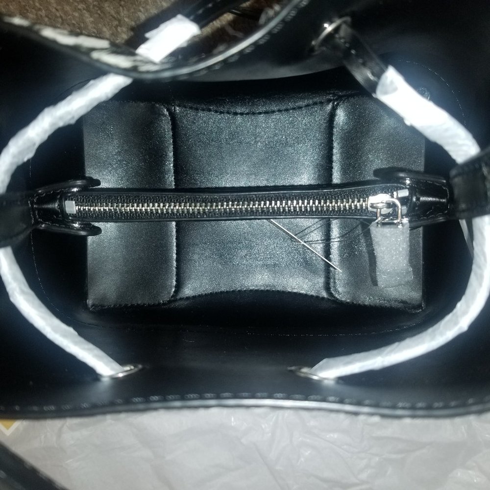 SAVED for firstdownkickNWT Authentic Michael Kors Small Drawstring Bucket Shldr - Picture 10 of 12